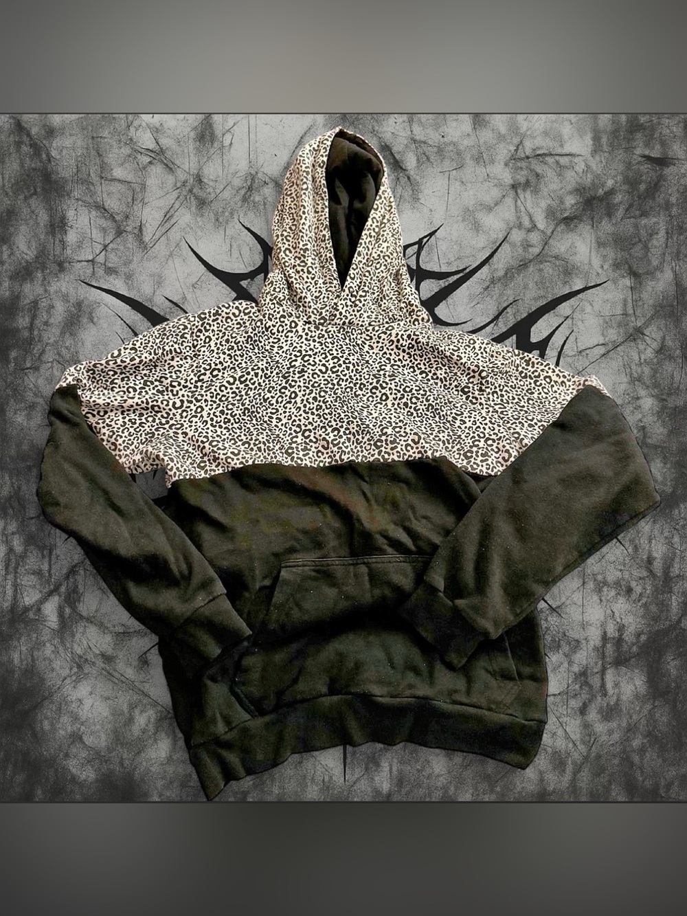 Forever 21 men Black split cheetah print Hoodie